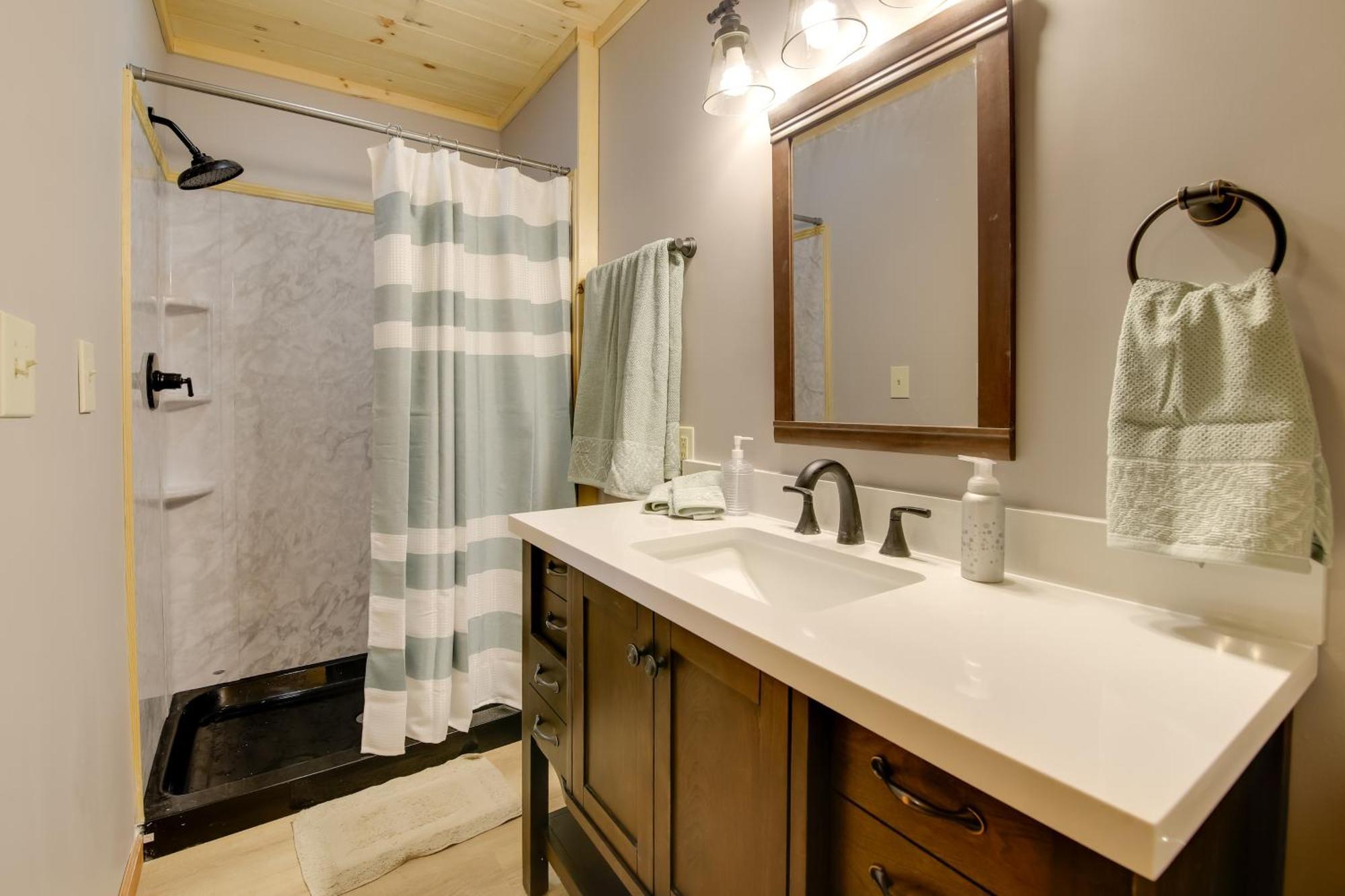 Gatlinburg Mountain Cabin With Hot Tub, Deck And Games ภายนอก รูปภาพ