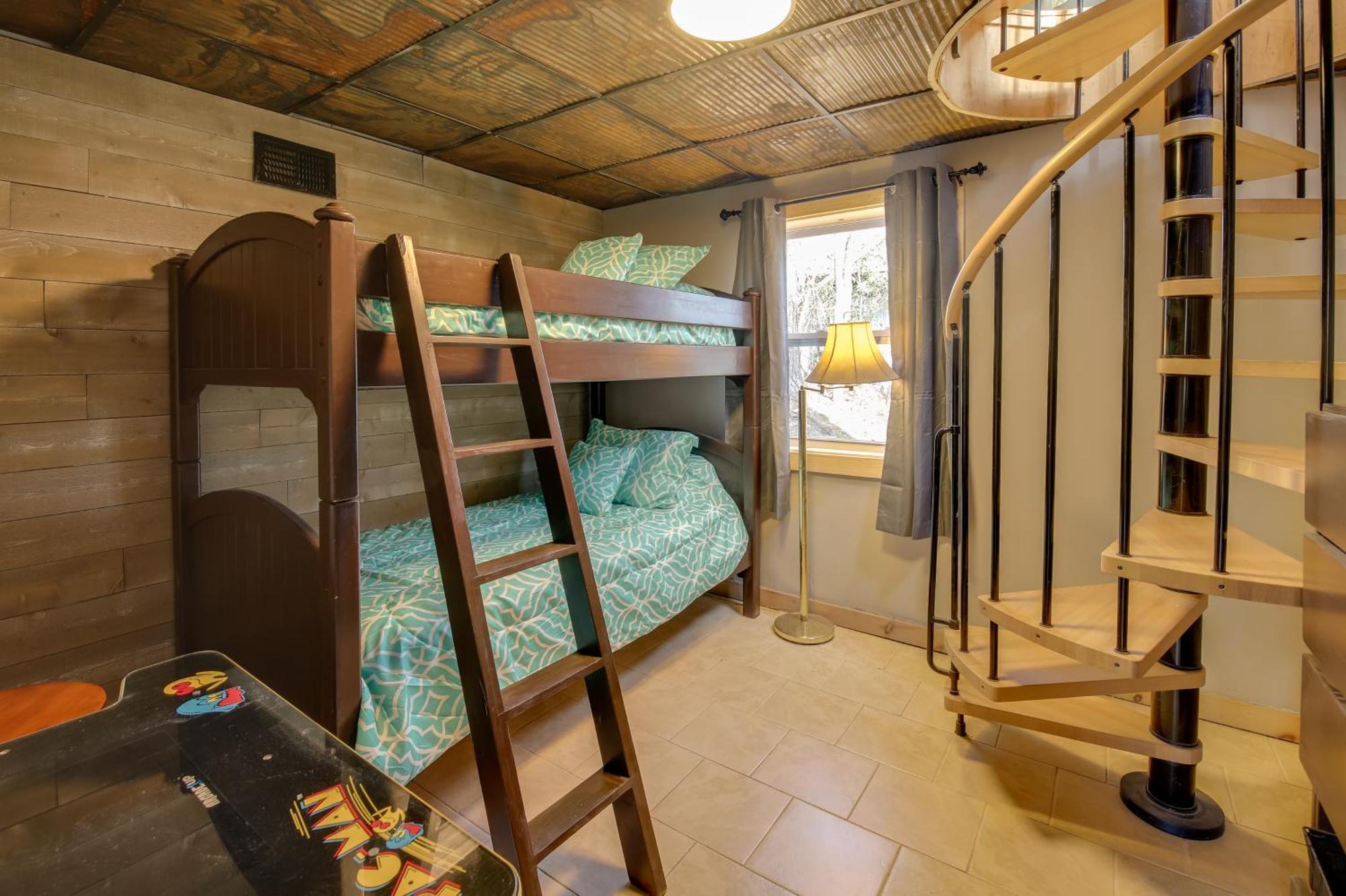 Gatlinburg Mountain Cabin With Hot Tub, Deck And Games ภายนอก รูปภาพ