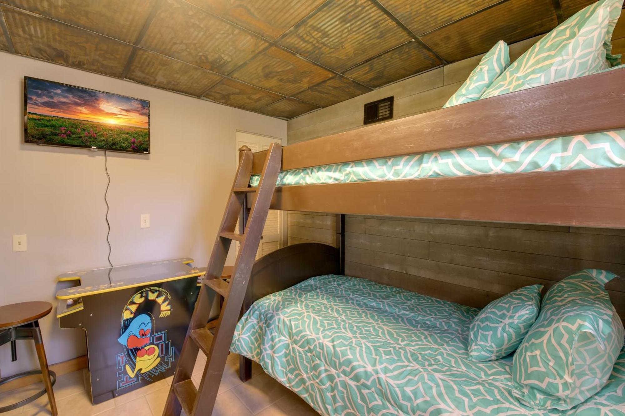 Gatlinburg Mountain Cabin With Hot Tub, Deck And Games ภายนอก รูปภาพ