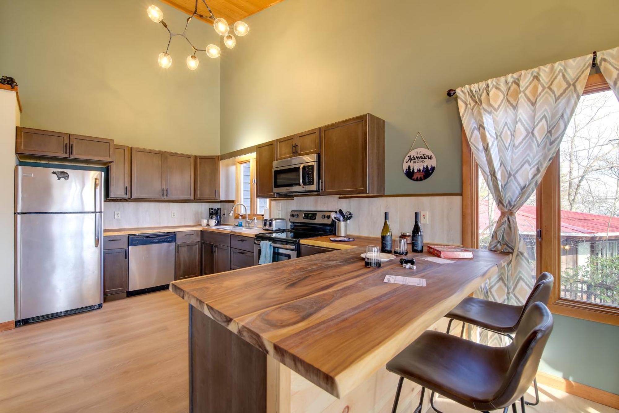 Gatlinburg Mountain Cabin With Hot Tub, Deck And Games ภายนอก รูปภาพ